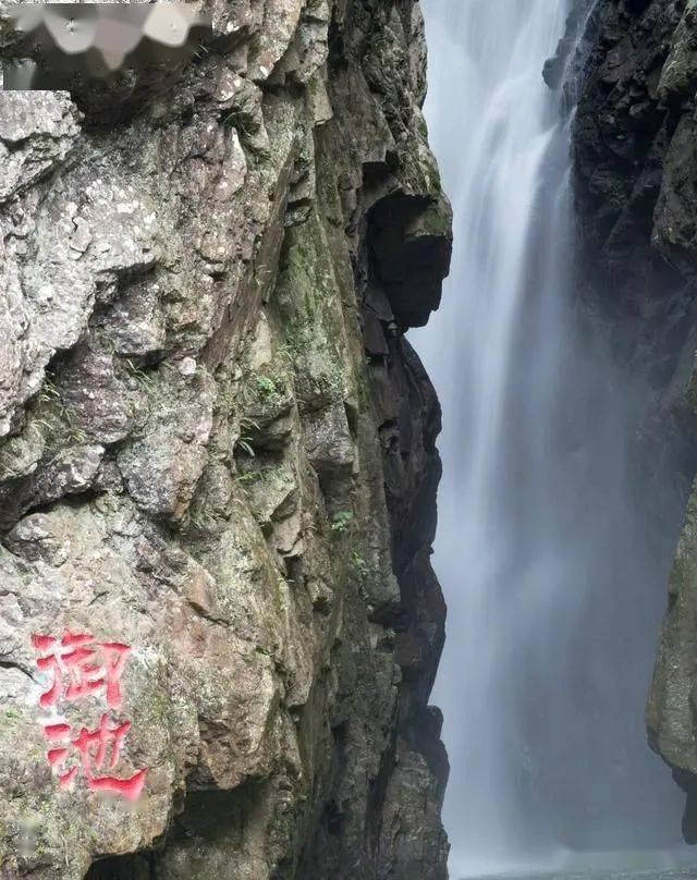 卡通红色汽车拼图
